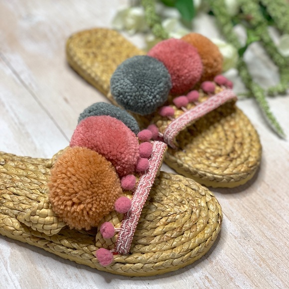 Free People Shoes - New FREE PEOPLE Aruba Straw Pom Pom Sandals Pink